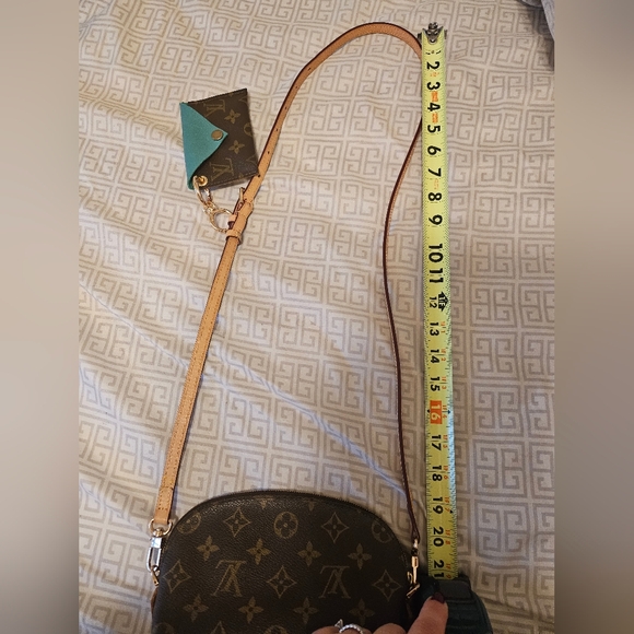 Louis Vuitton Cosmetic Crossbody And Card Case - Picture 14 of 15